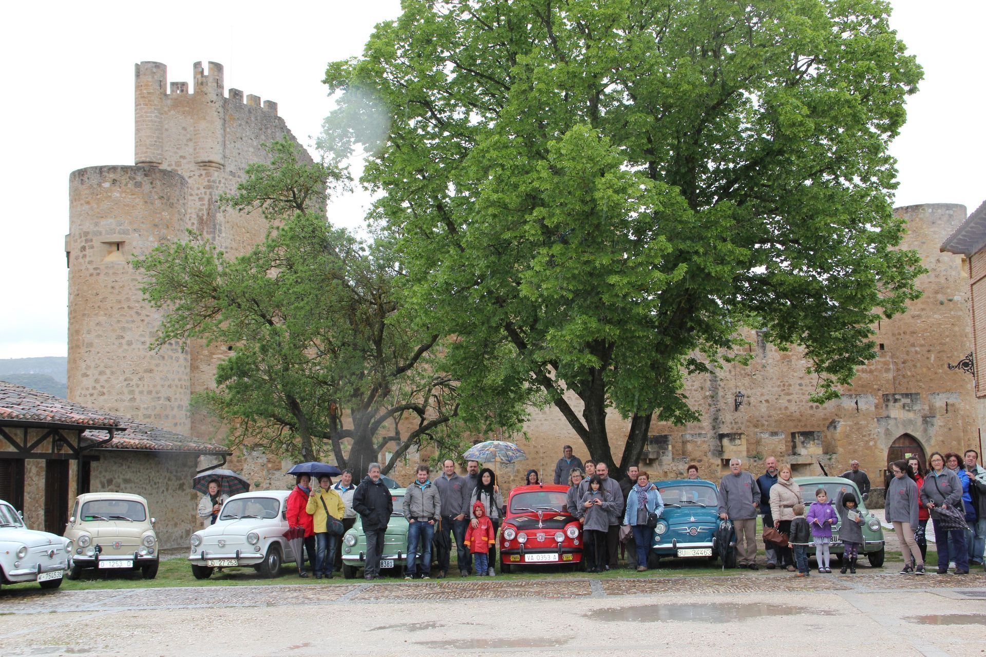 Concentración Club Seat 600 de Burgos en la Ciudad de Frías